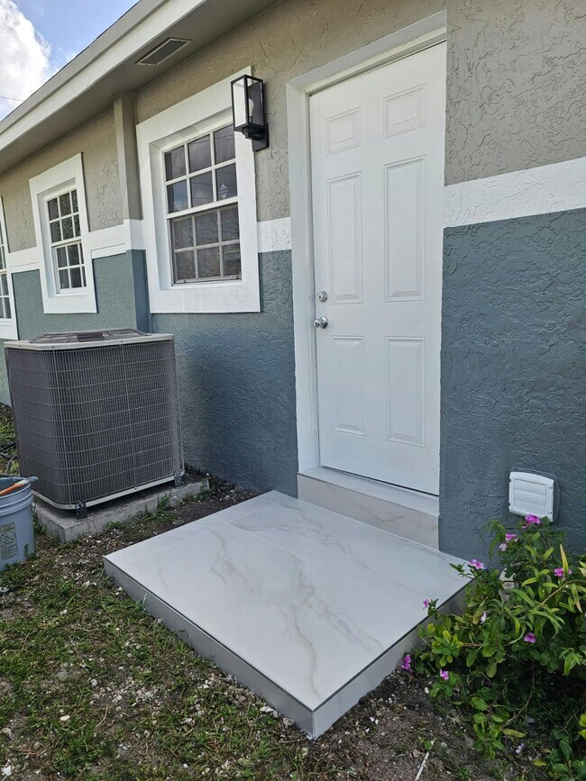 Foto del edificio - 2571 NW 18th Ct