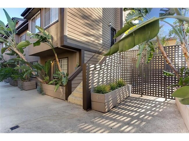 Building Photo - 1116 E Palmer Ave