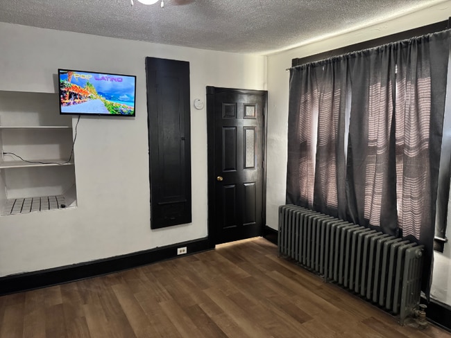 Photo - 1031 Marion St House