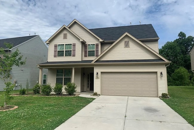 Foto del edificio - Spacious 5 Bedroom, 3 bath home in Greensb...
