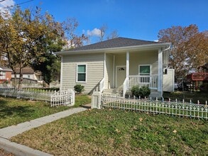 Building Photo - 414 N D Ave