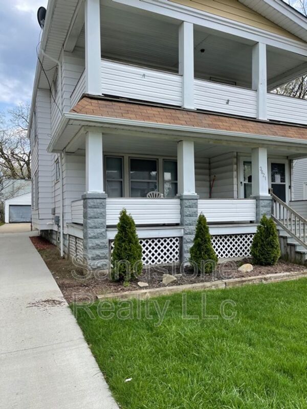 Building Photo - 3821-3823 W 134th St