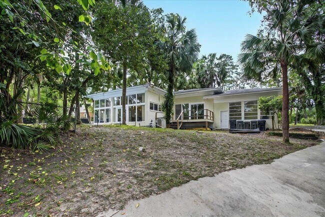 Foto del edificio - 1205 Gardenia Dr