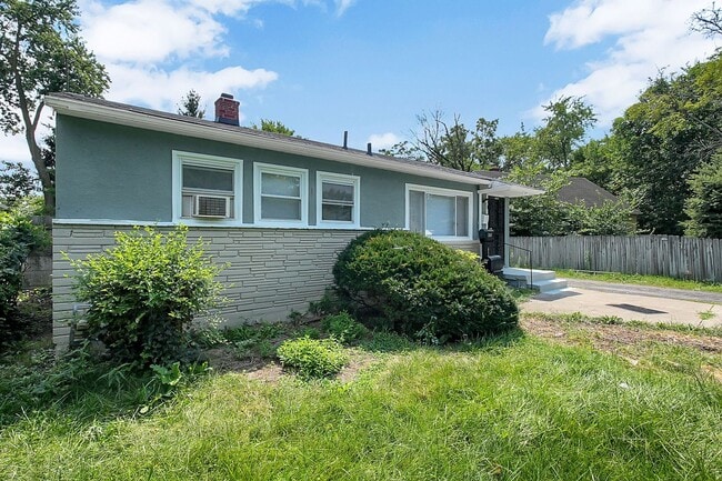 Building Photo - Newly Updated 3 Bedroom Home with Garage &...