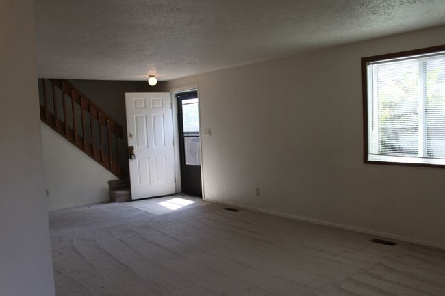 Building Photo - 3 Bed 2 Bath Located Near Peterson AFB