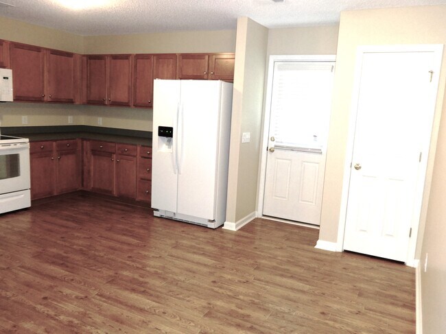 Building Photo - 1112 Moss Grove Dr