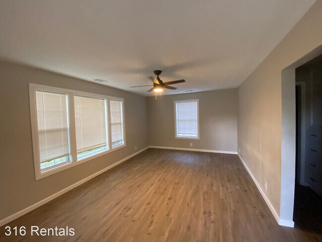 Foto del edificio - 3 br, 1 bath House - 200 N Tracy St