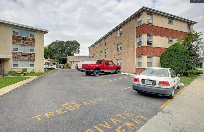 Foto del edificio - 6441 W Higgins Ave