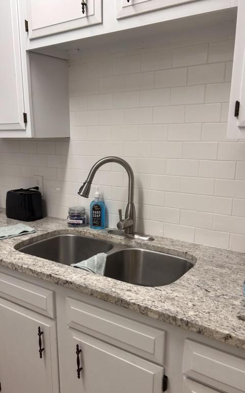 Building Photo - 1103 Hodges St