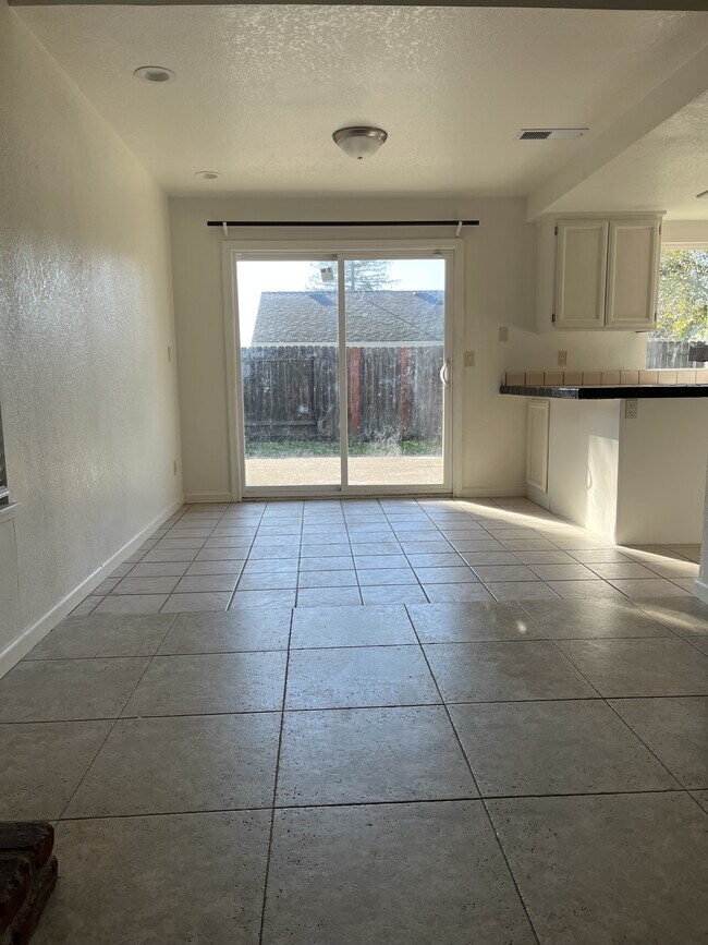 Foto del edificio - 1706 Brookglen Dr