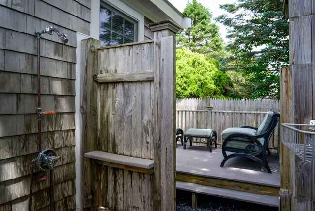Building Photo - Cozy Coastal Retreat West Dennis