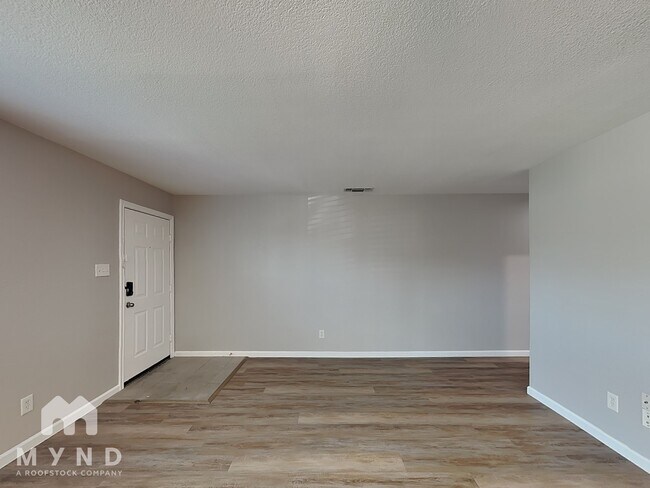 Foto del edificio - 4892 Masch Branch Rd