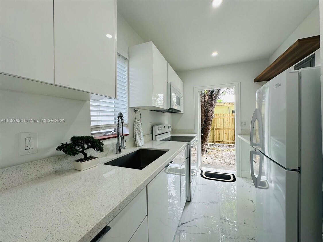 Photo - 407 Southeast 14th Court Apt #407-D, Fort Lauderdale, FL 33316 - 1 BR 1 BA Multi-Family Home
