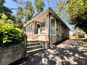 Building Photo - 39 Ferris Ave