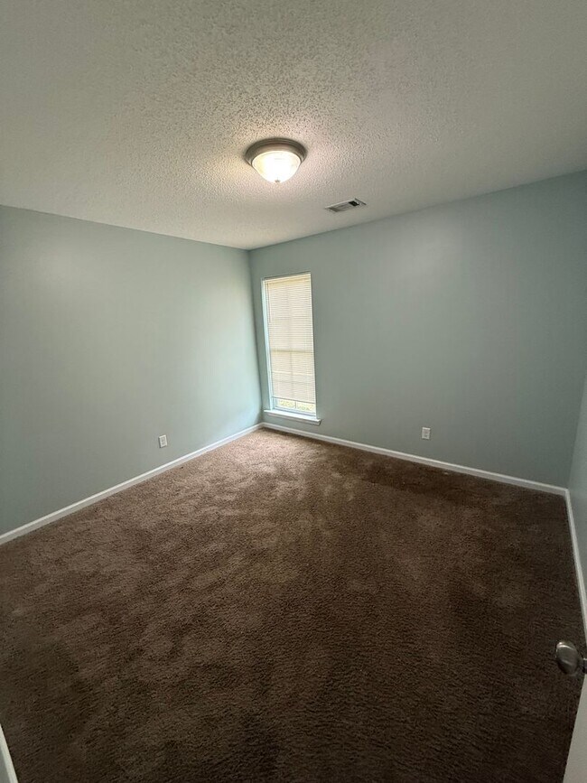 Building Photo - 1213 Askew Dr NE