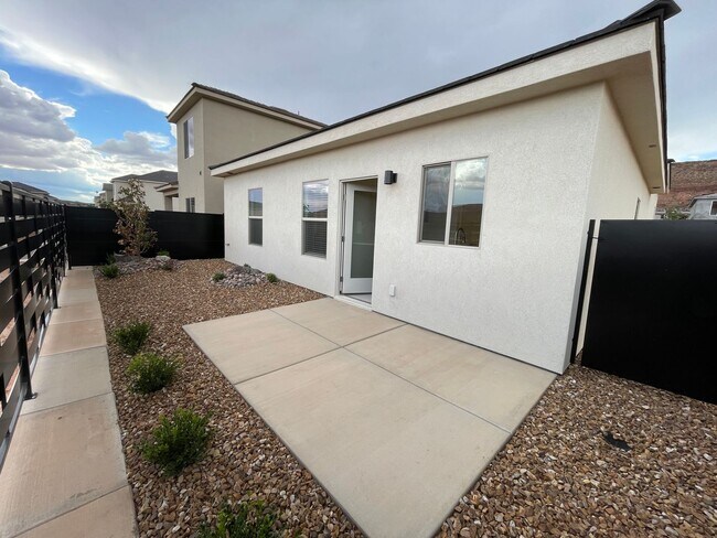 Foto del edificio - Ence Home! Price Reduced!