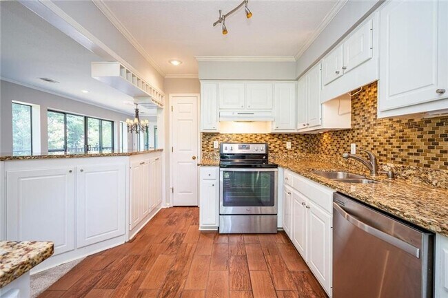 Building Photo - 26202 Plantation Dr NE