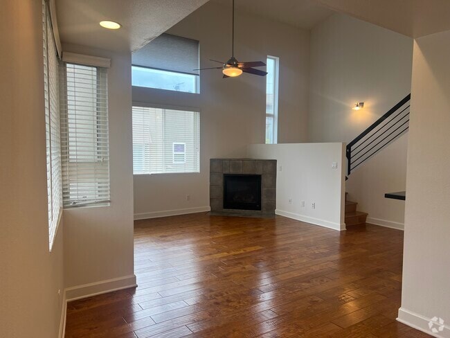 Building Photo - 14907 Moorpark St