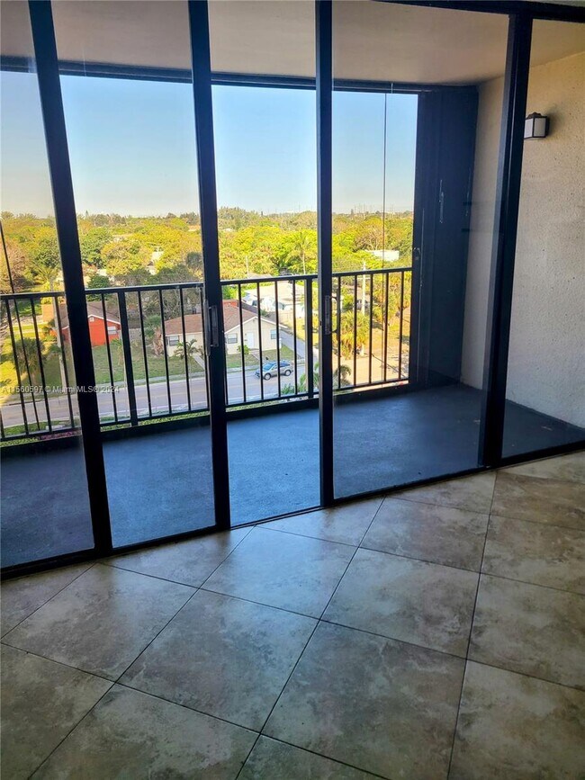 Foto del edificio - 5600 N Flagler Dr