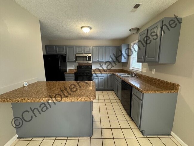 Foto del edificio - Nice 3 bedroom 2 bathroom home in Charlotte!