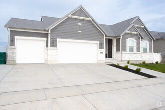 Building Photo - 3880 Safflower Dr