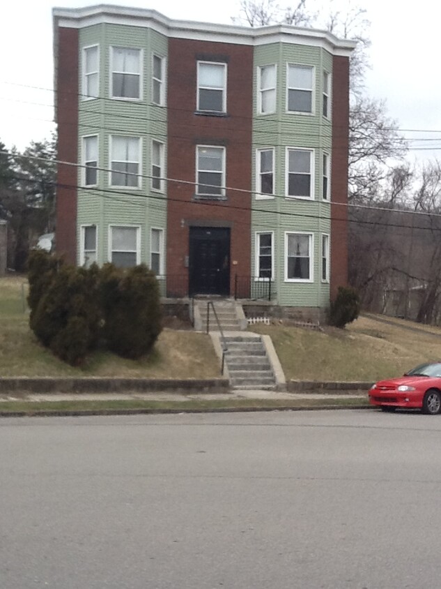 Front - 613 Alger St