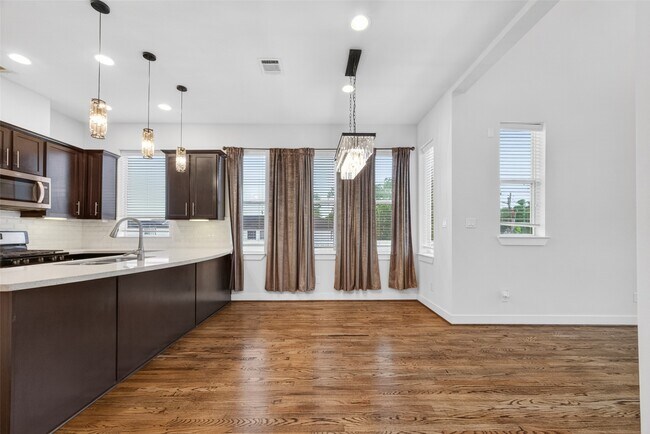 Foto del edificio - 1202 Cedarpost Tree Springs Pl