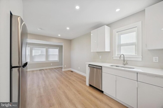 Building Photo - 118 Bartram Ave