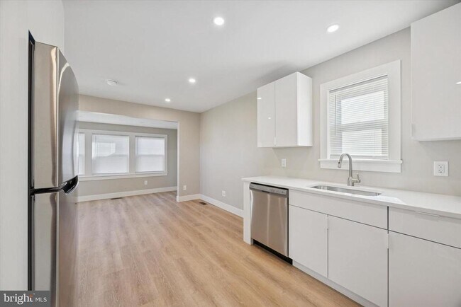 Foto del edificio - 118 Bartram Ave