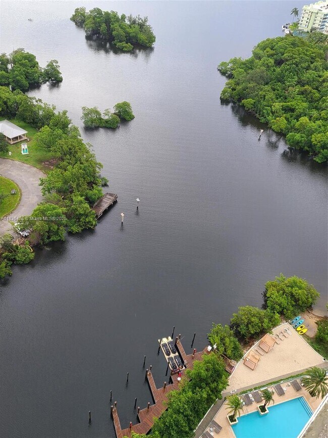 Foto del edificio - 16385 Biscayne Blvd