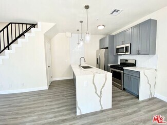 Building Photo - 6941 Hazeltine Ave