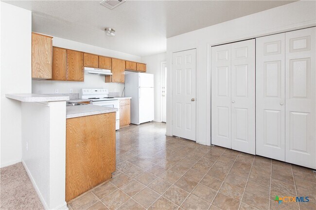 Foto del edificio - 4207 Primrose Dr