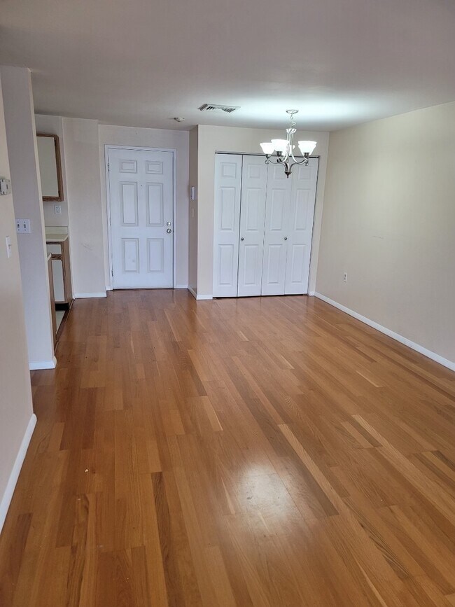 11 Blackstone Dr, Nashua, NH 03063 Townhome Rentals in Nashua NH