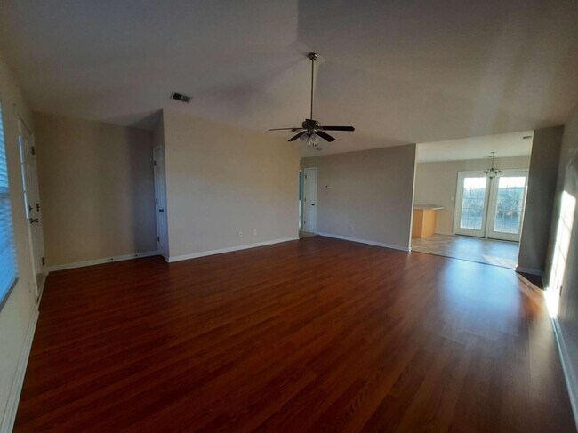 Building Photo - 9050 Whispering Pines Blvd