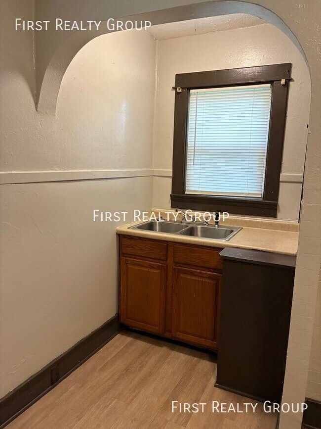Foto del edificio - 3216 Hoover Ave