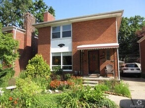 Building Photo - 322 Catalpa Dr