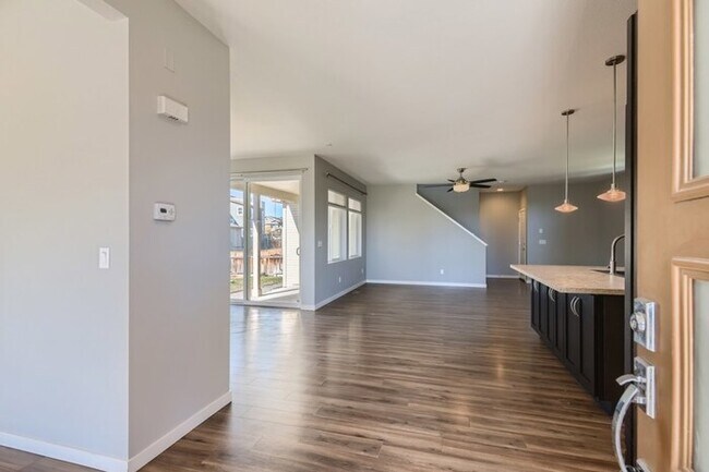 Foto del edificio - 10239 Southlawn Circle, Commerce City, CO,...