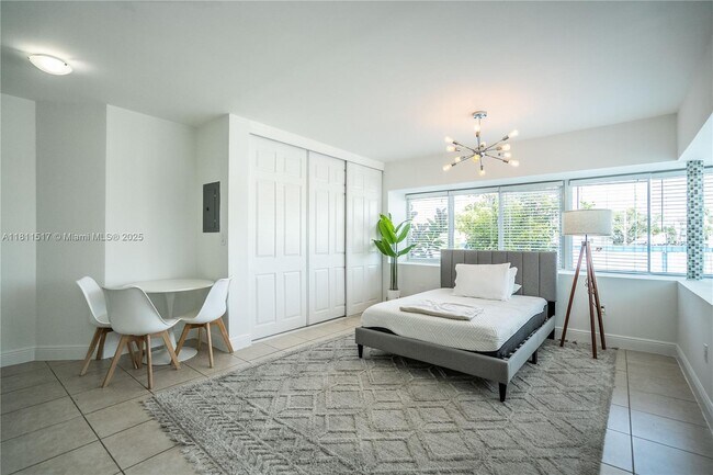 Foto del edificio - 6971 Carlyle Ave