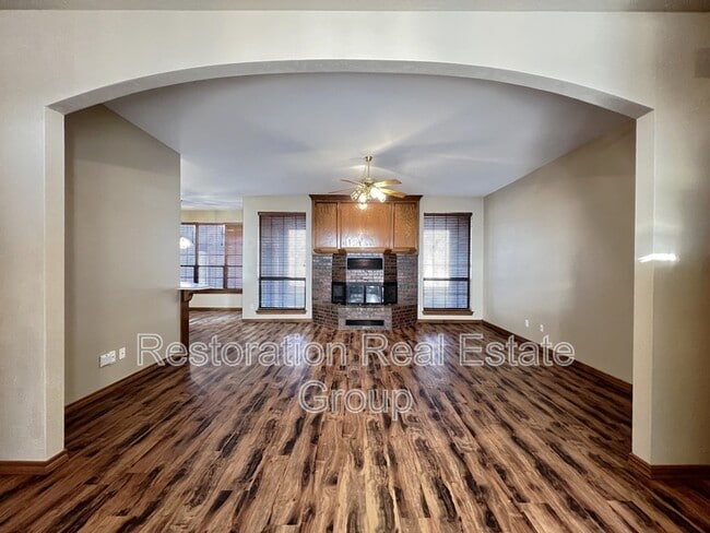 Photo - 113 S Mustang Rd House