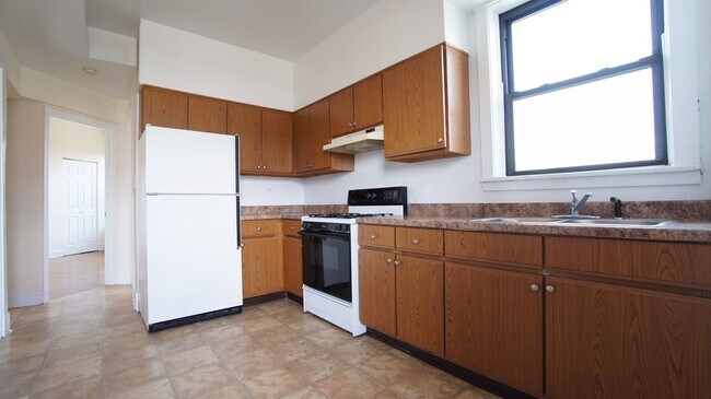 Foto del edificio - 2647 N Sawyer Ave