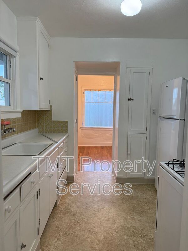 Foto del edificio - 619 E Cook St