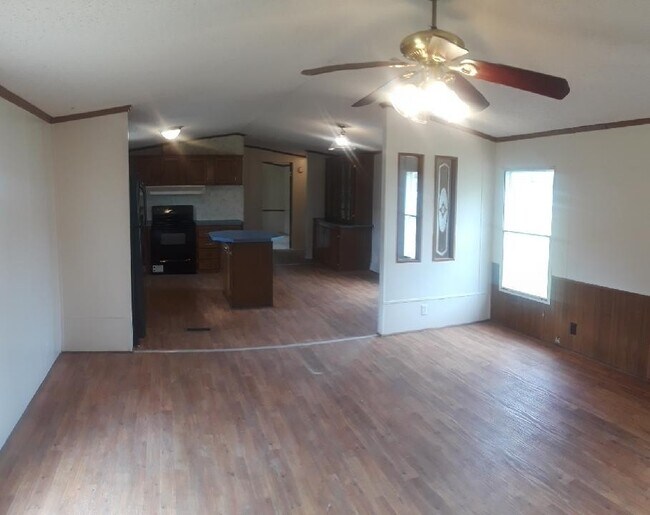 Foto del edificio - Large open floor plan 3BDR 2BA