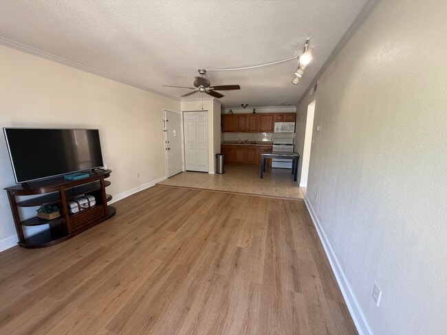 Living Room/kitchen - 1700 SW 16th Ct