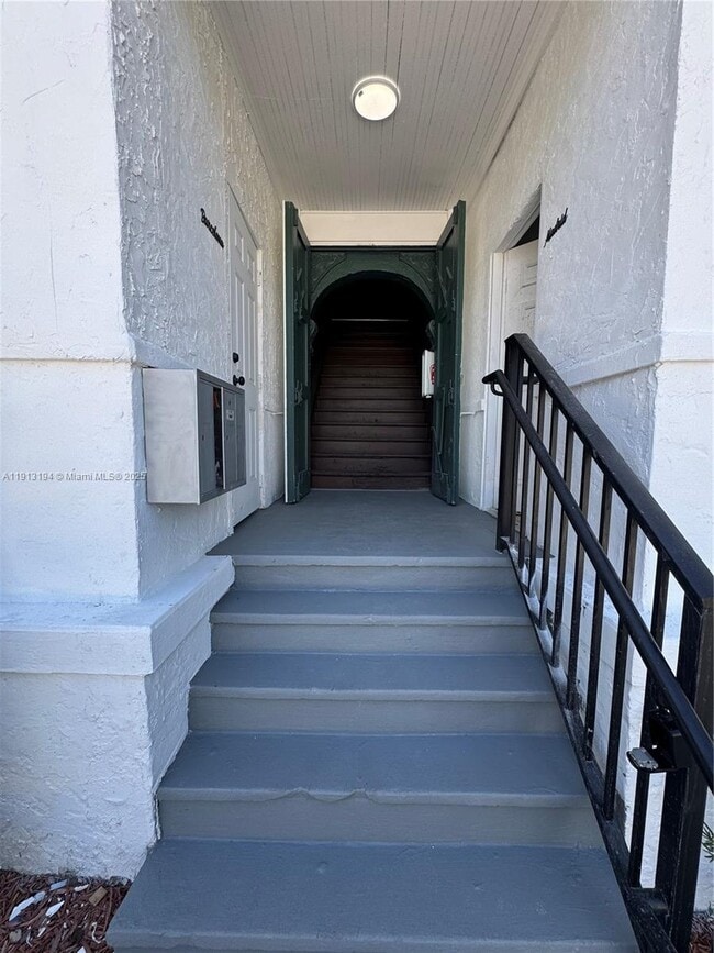 Building Photo - 4028 SW 11th St