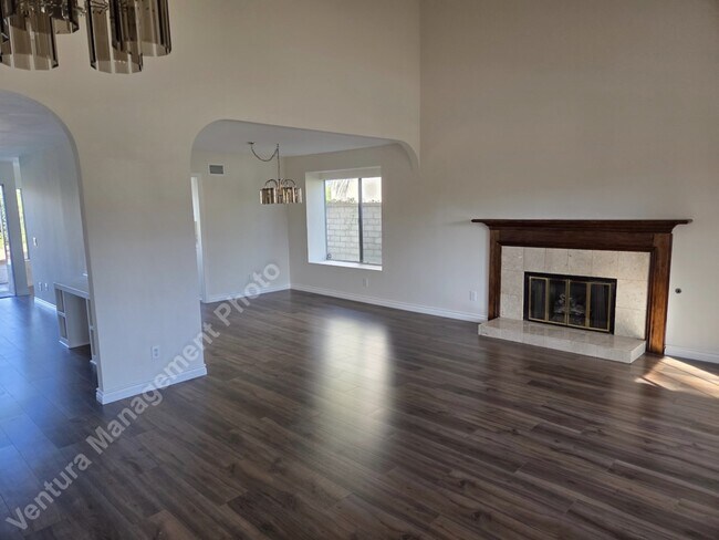 Foto del edificio - 725 Azure Hills Dr