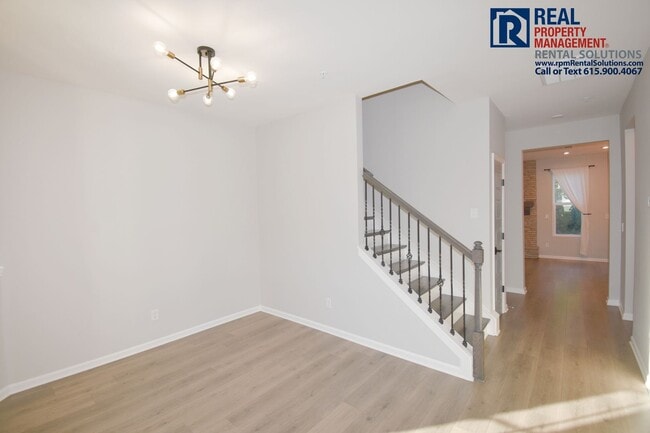 Building Photo - Beautiful 3 bedroom luxury townhome! Pool! Easy access to 1-24, washer/dryer included!