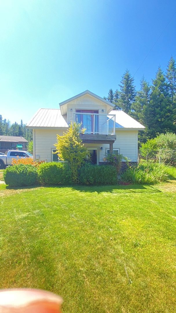 Foto del edificio - Lakeview Property in Hauser; Utilities Included