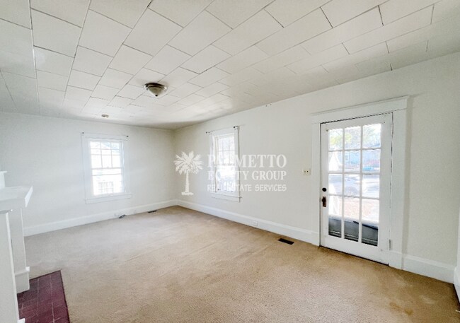 Building Photo - 1104 Gregory St