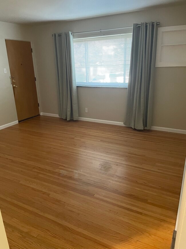 Foto del edificio - 1231 Elm Dr