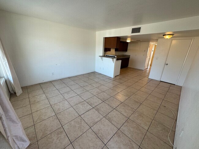 Building Photo - 8036 Juniper Ave